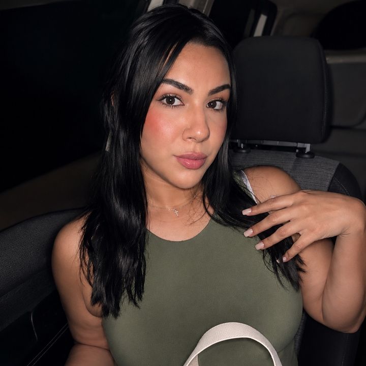 Hire .....niaxo_ influencer with 11.8k