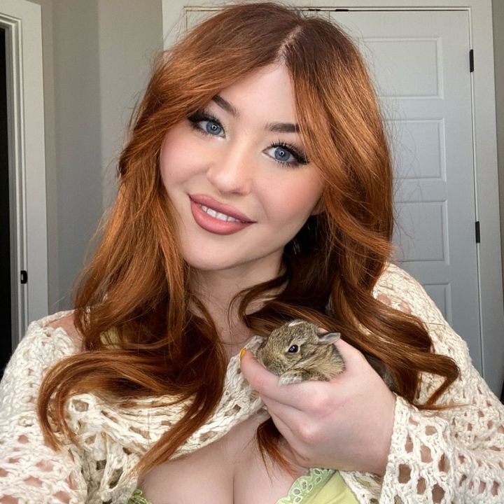 Hire ...ytay influencer with 475.3k