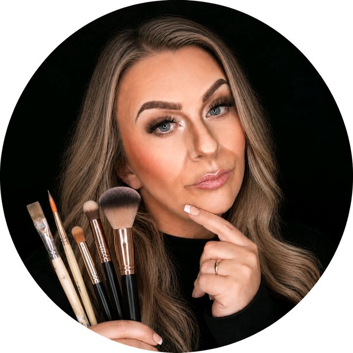 Hire ........ionartist influencer with 369.6k